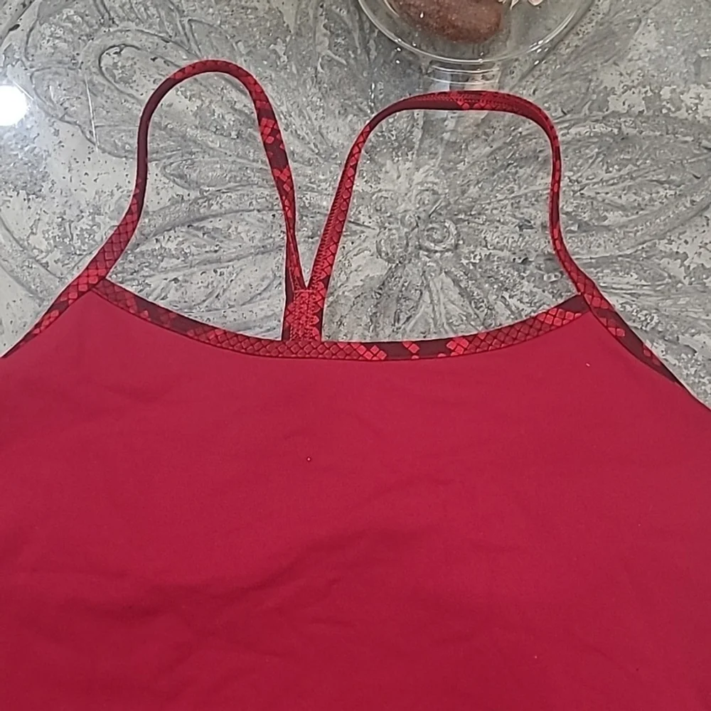 Lululemon womens Power Y Tank Luon like new size 10 snakeskin magneta color
